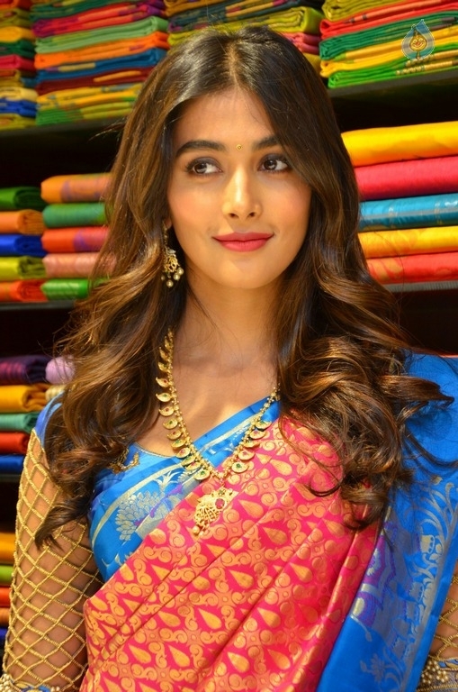 Pooja Hegde New Gallery - 23 / 27 photos
