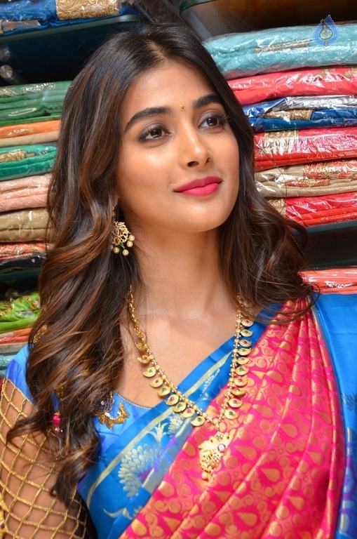 Pooja Hegde New Gallery - 25 / 27 photos