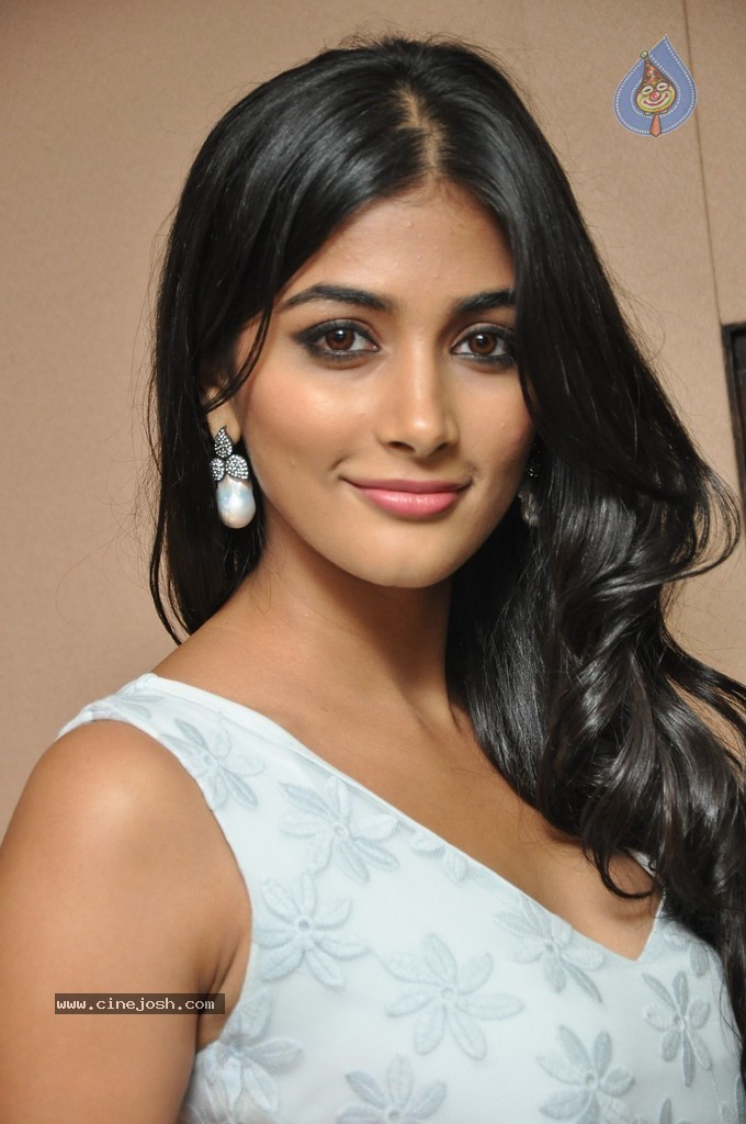 Pooja Hegde New Photos - 19 / 109 photos