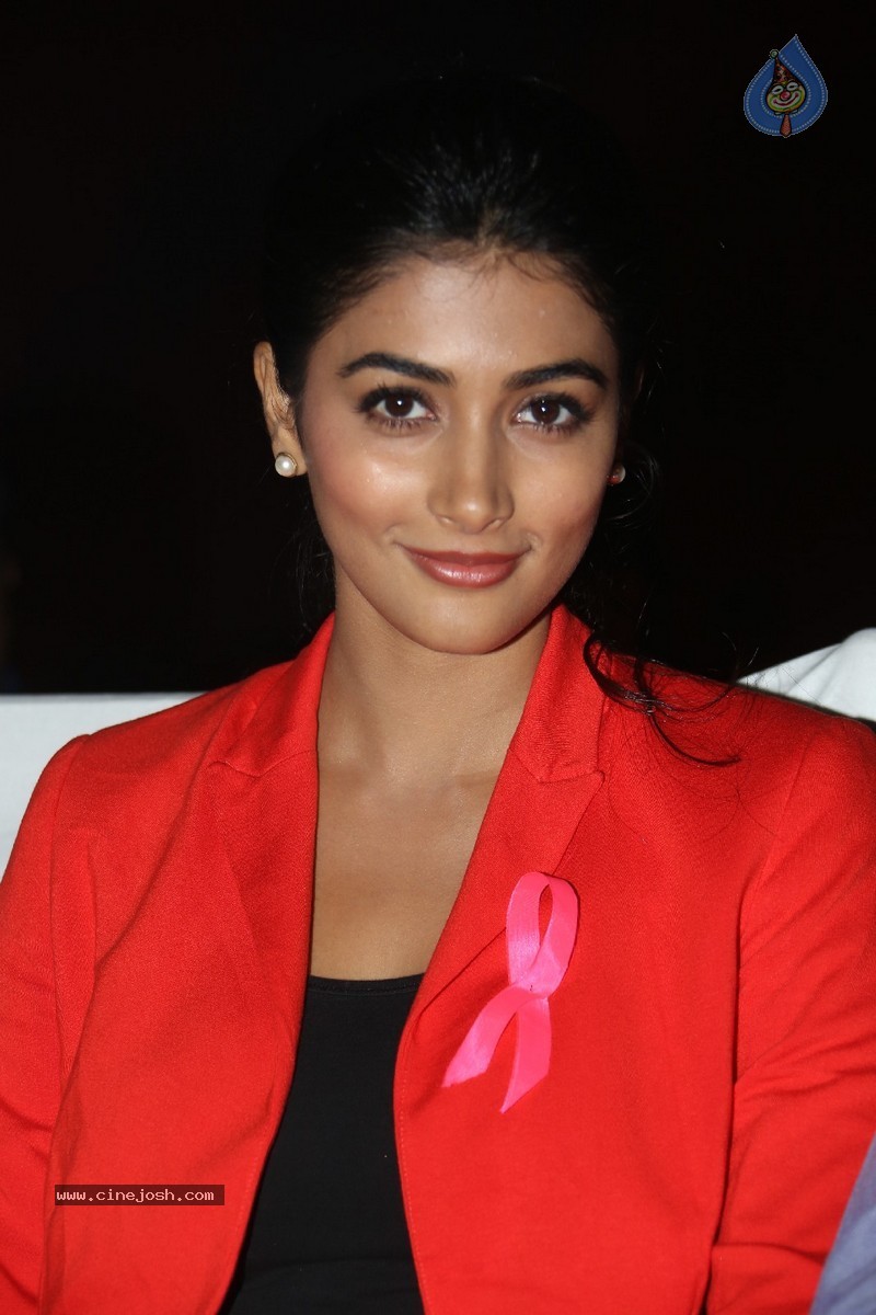 Pooja Hegde New Pics - 51 / 69 photos
