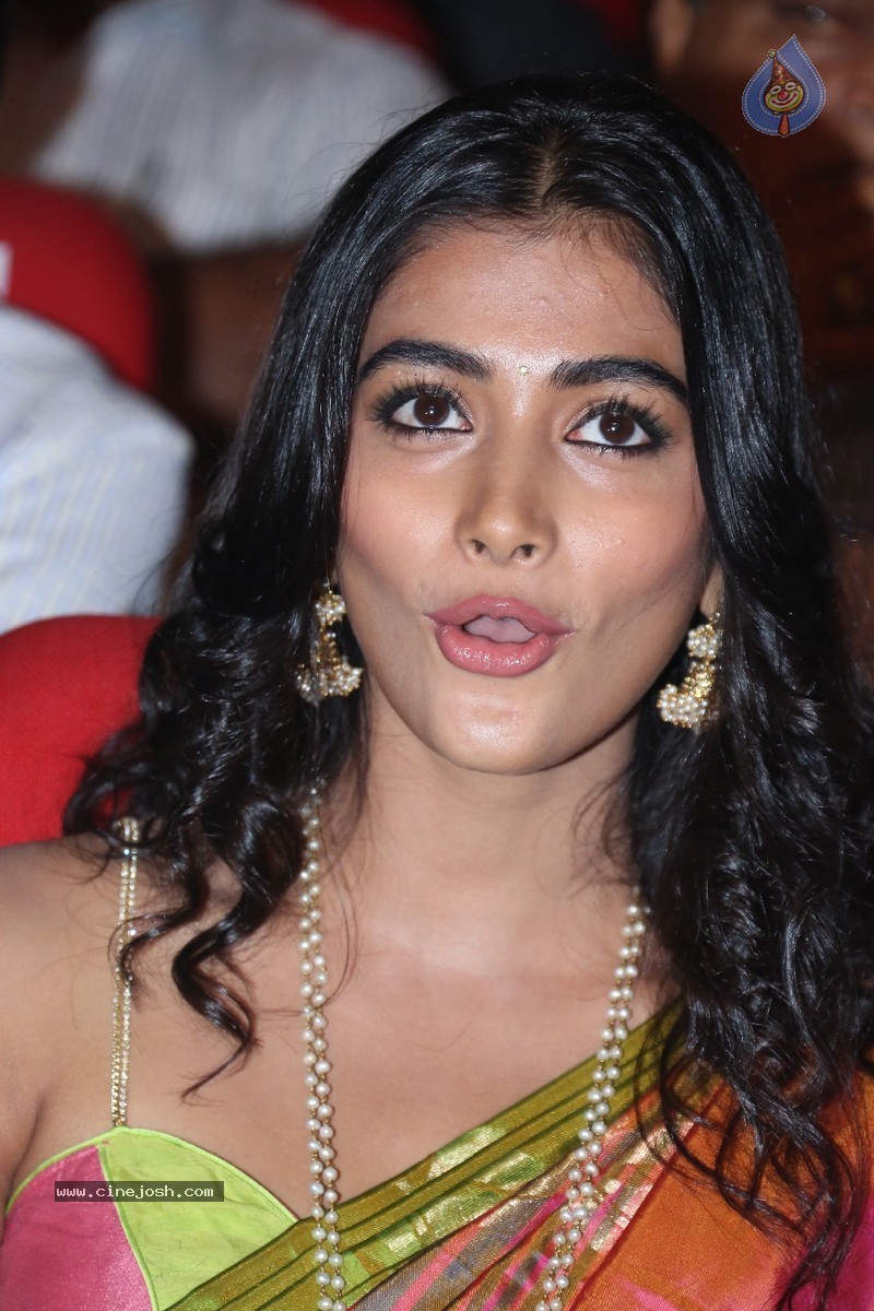 Pooja Hegde New Pics - 4 / 84 photos