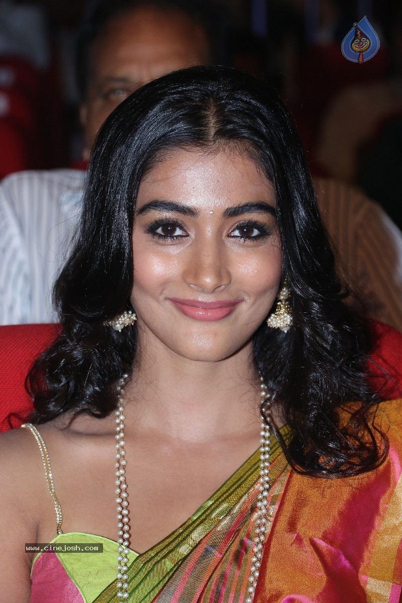 Pooja Hegde New Pics - 9 / 84 photos