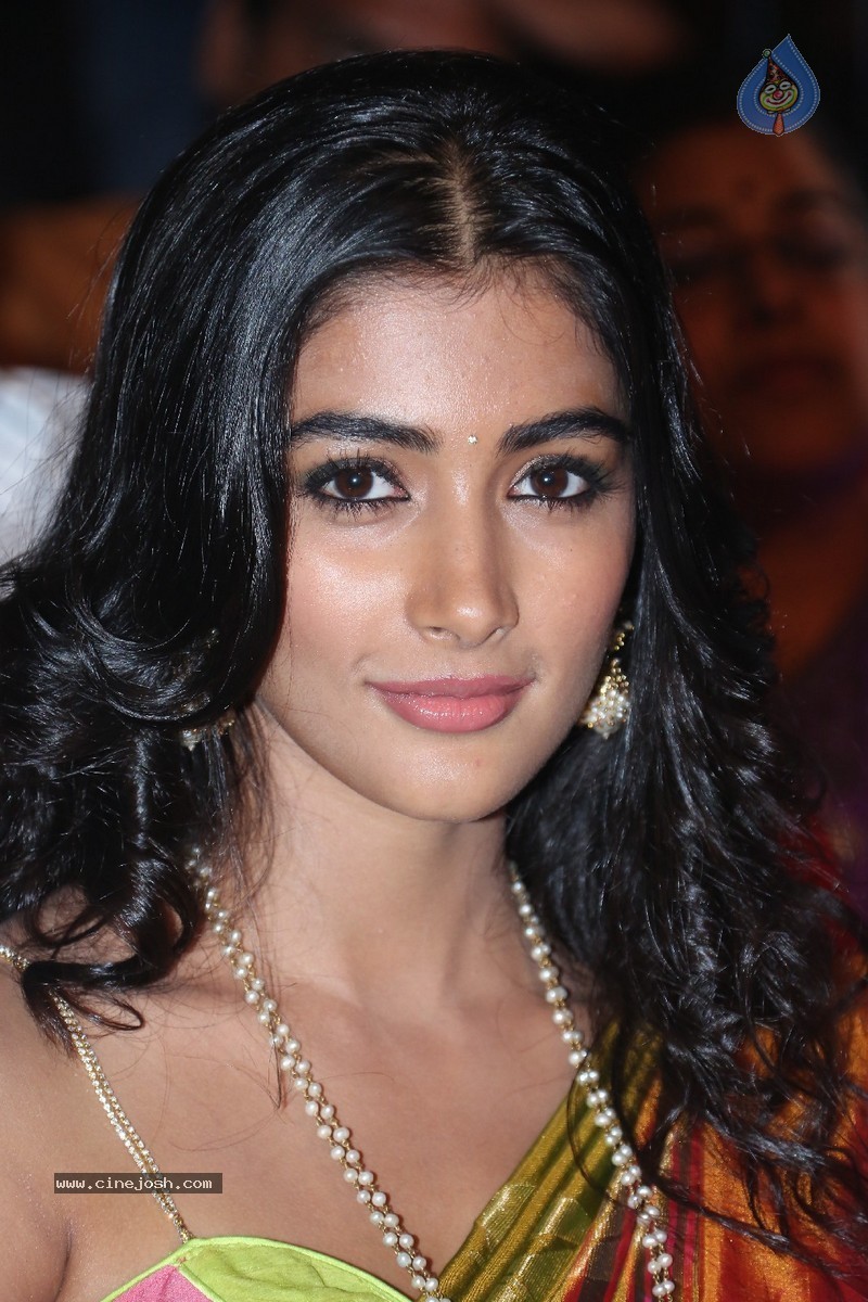 Pooja Hegde New Pics - 11 / 84 photos