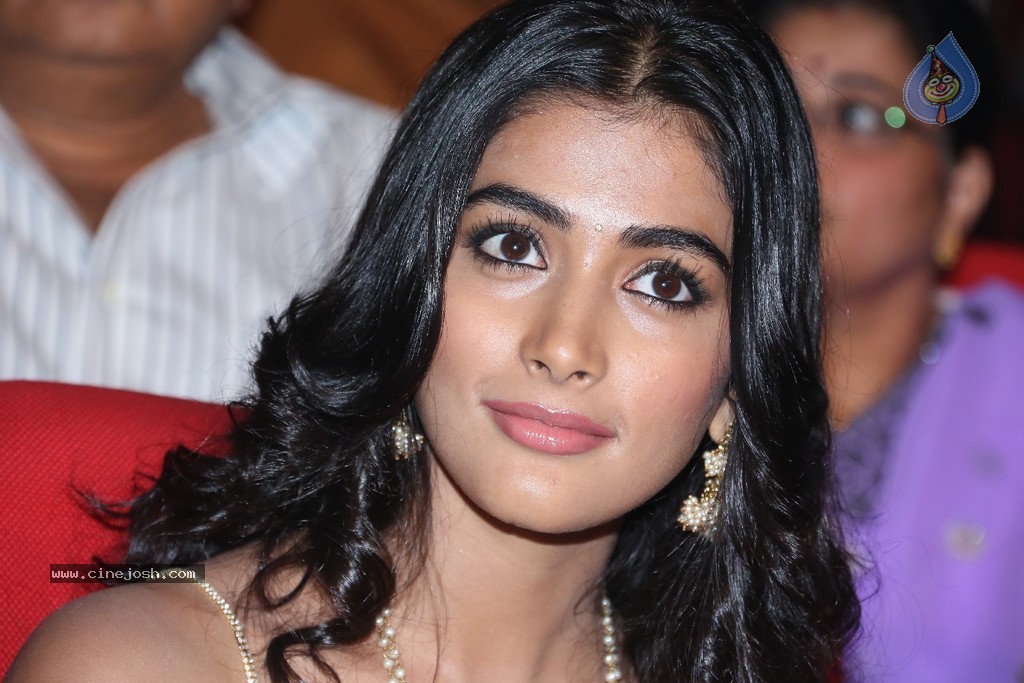Pooja Hegde New Pics - 22 / 84 photos