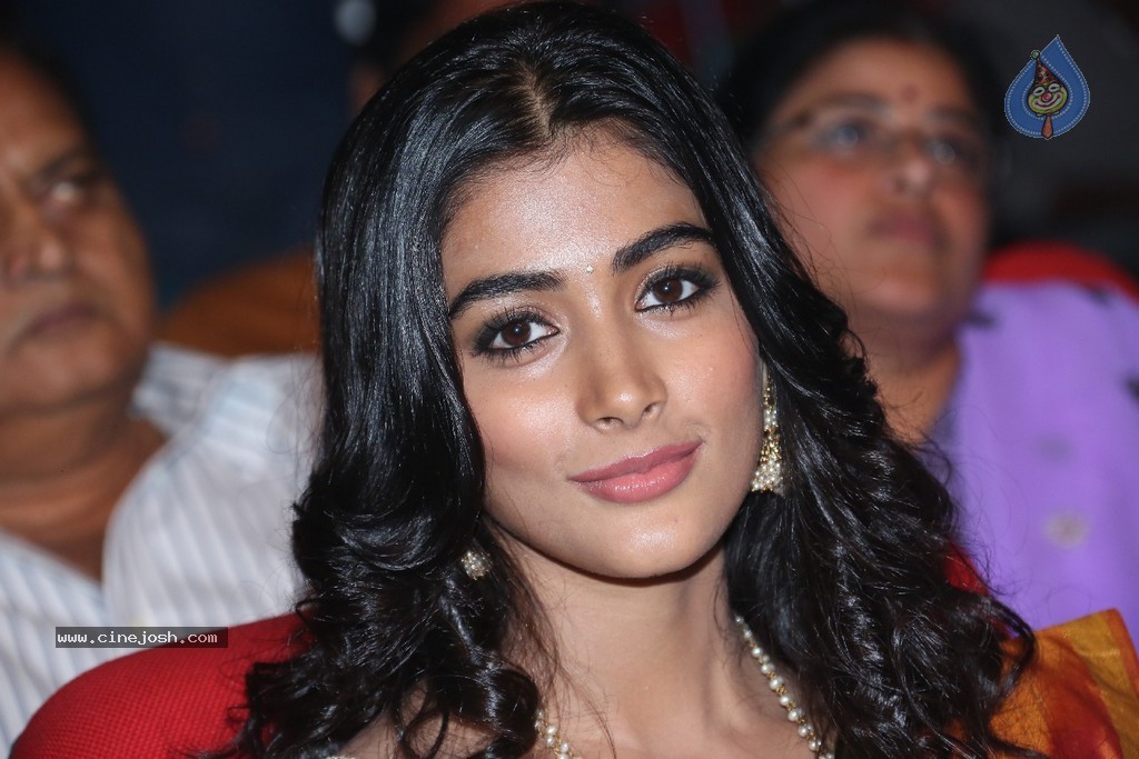 Pooja Hegde New Pics - 26 / 84 photos