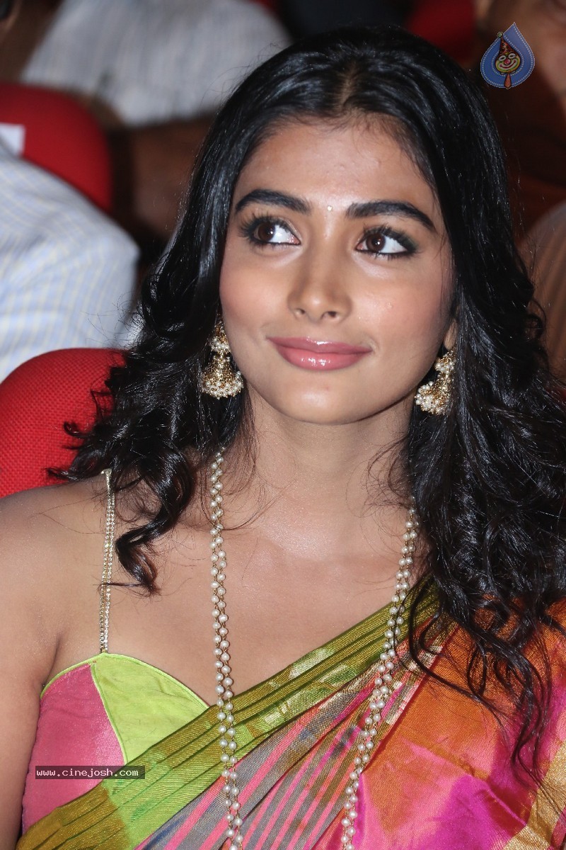 Pooja Hegde New Pics - 29 / 84 photos