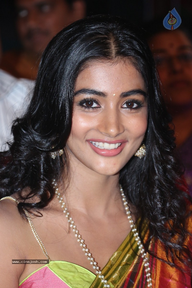 Pooja Hegde New Pics - 33 / 84 photos