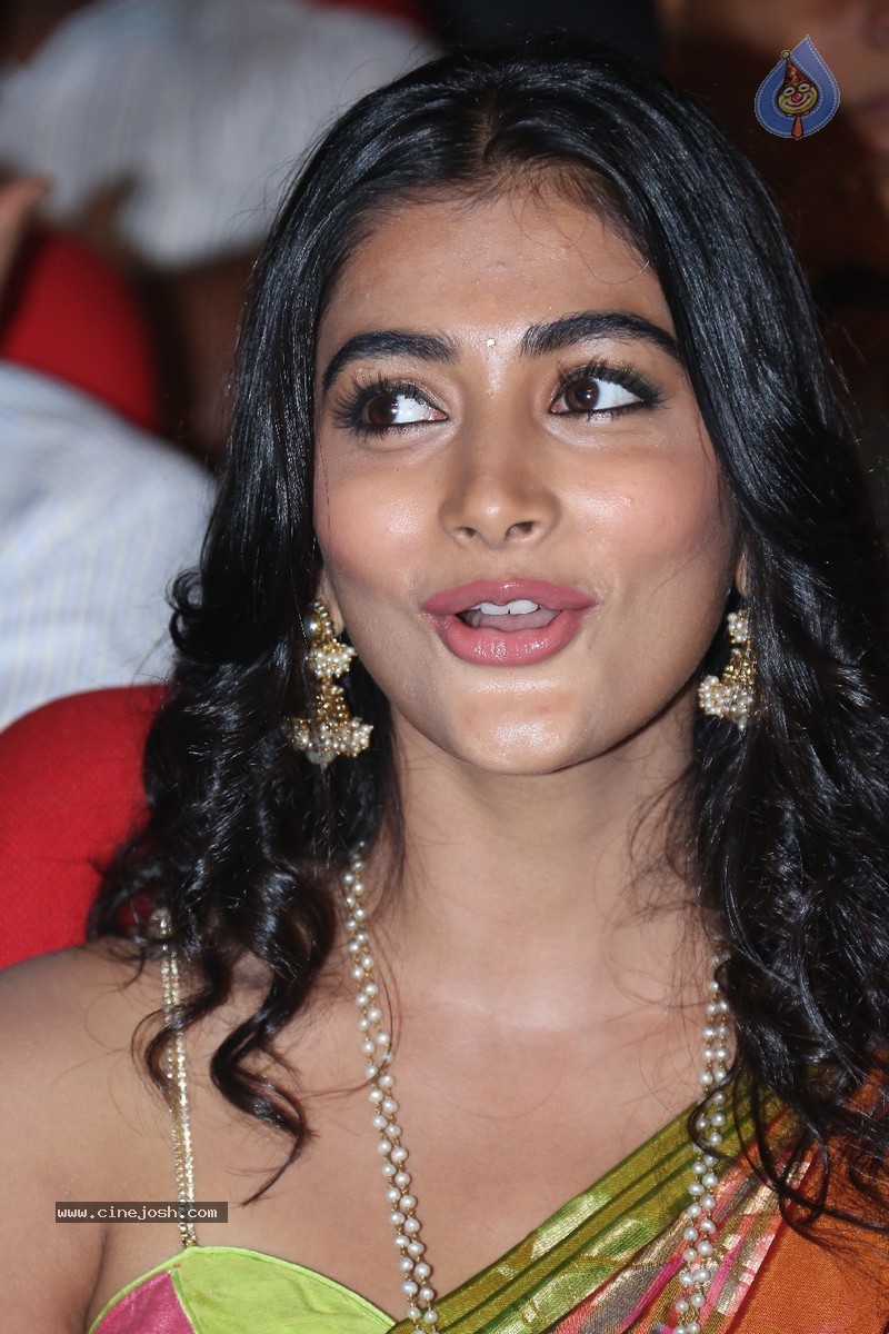 Pooja Hegde New Pics - 37 / 84 photos