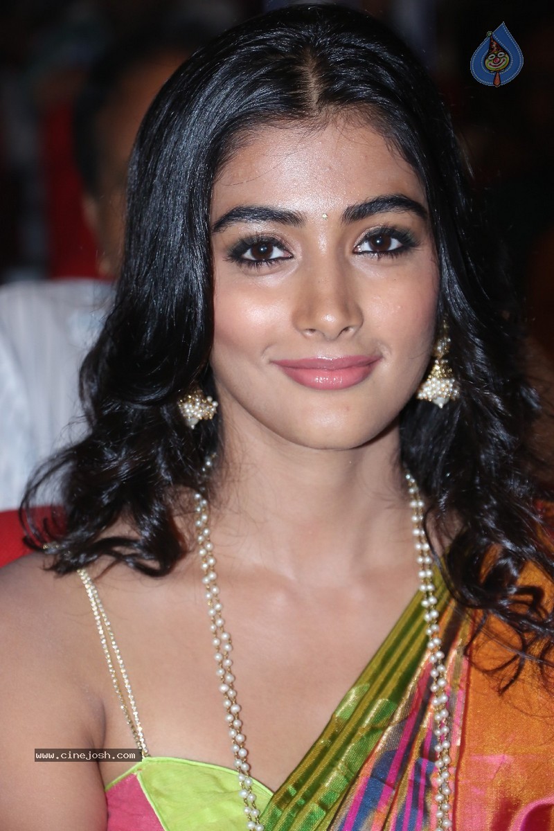 Pooja Hegde New Pics - 48 / 84 photos