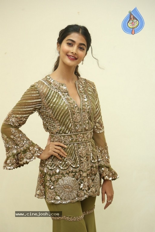 Pooja Hegde New Stills - 20 / 21 photos