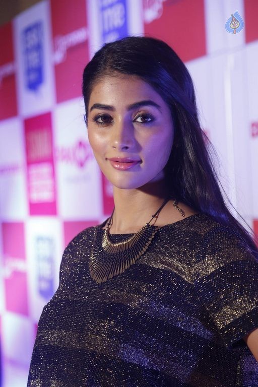 Pooja Hegde Pictures - 5 / 22 photos