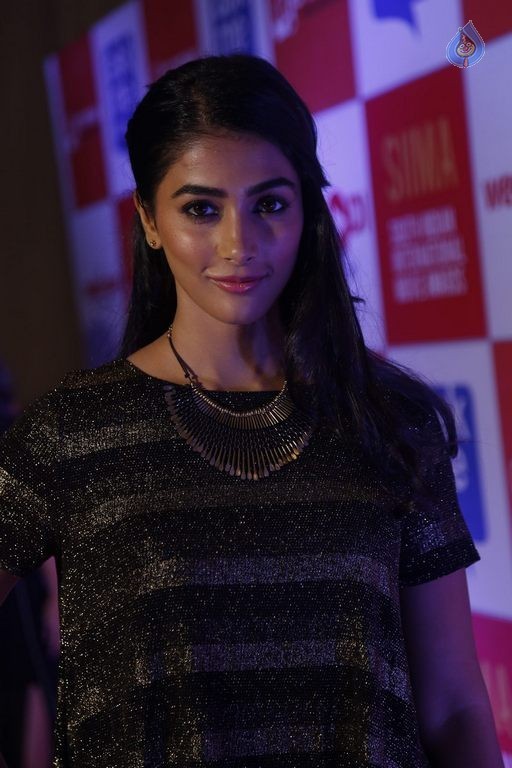 Pooja Hegde Pictures - 7 / 22 photos