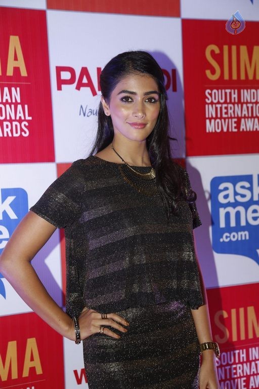 Pooja Hegde Pictures - 18 / 22 photos