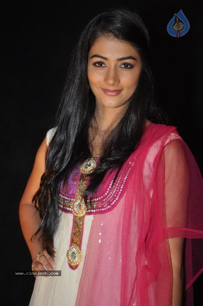 Pooja Hegde Stills - 30 / 54 photos