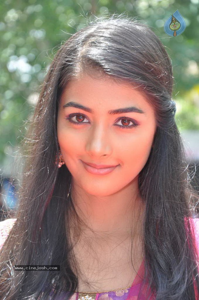 Pooja Hegde Stills - 33 / 54 photos