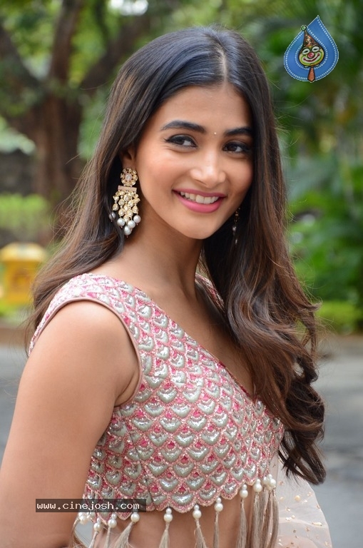 Pooja Hegde Stills - 6 / 21 photos