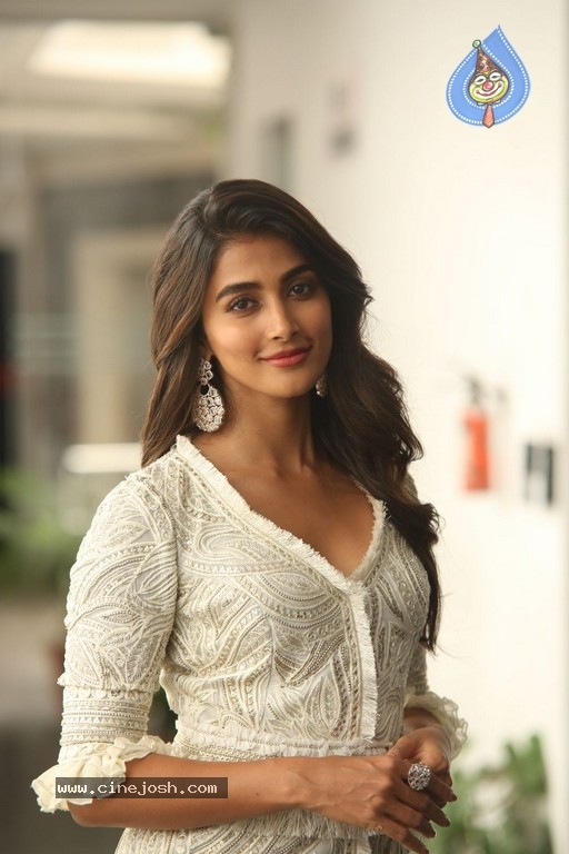 Pooja Hegde Stills - 10 / 18 photos