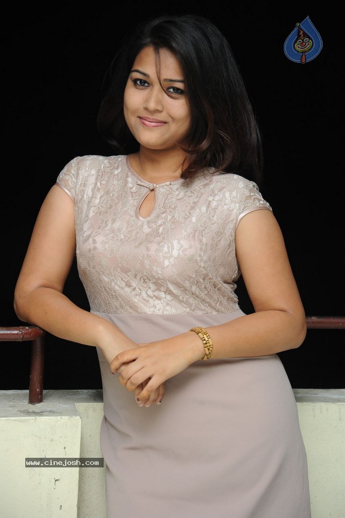 Pooja Hot Gallery - 14 / 88 photos