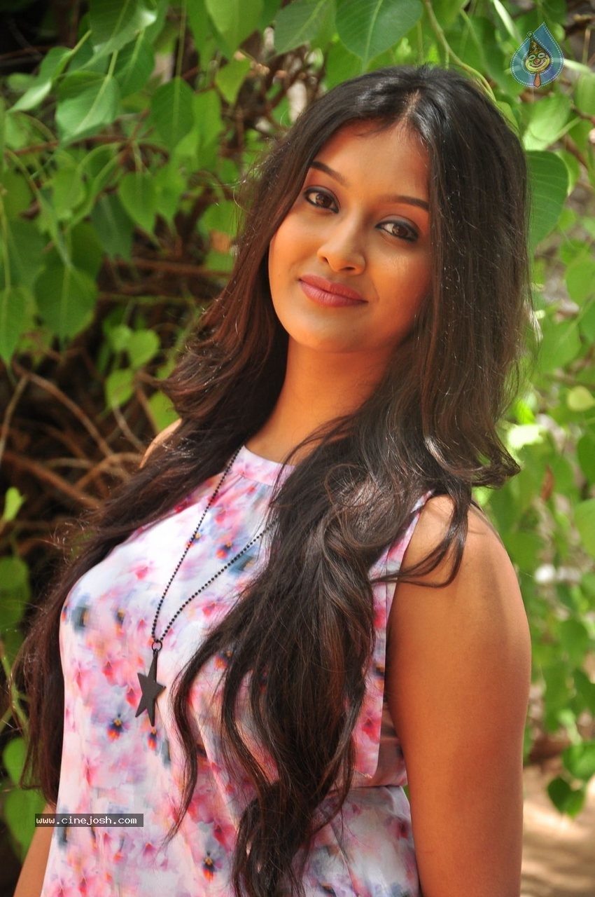 Pooja Jhaveri Latest Photos - 13 / 63 photos