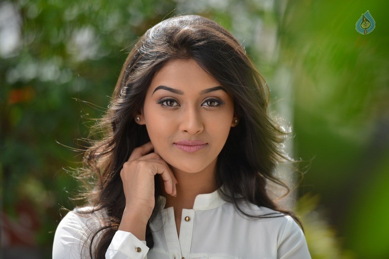 Pooja Jhaveri Latest Photos - 21 / 42 photos