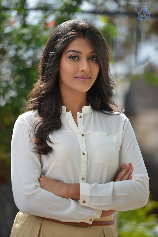 Pooja Jhaveri Latest Photos - 28 / 42 photos