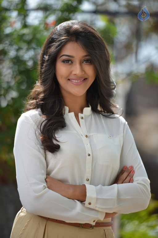 Pooja Jhaveri Latest Photos - 40 / 42 photos