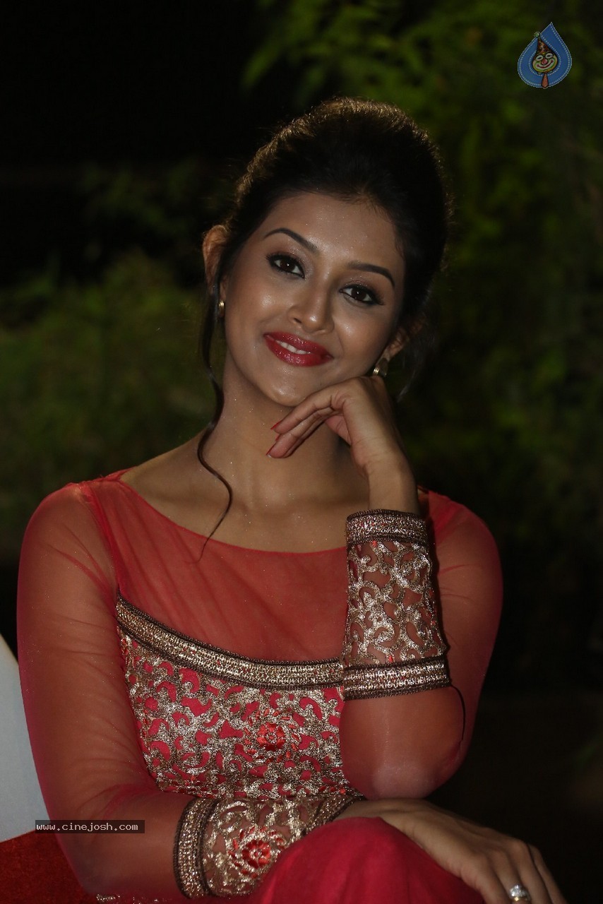 Pooja Jhaveri New Photos - 7 / 67 photos