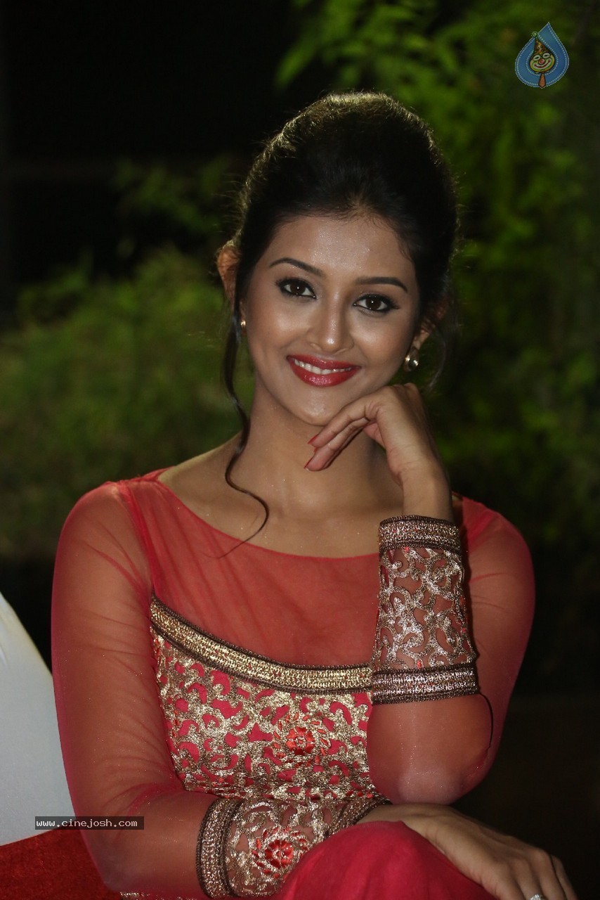 Pooja Jhaveri New Photos - 46 / 67 photos