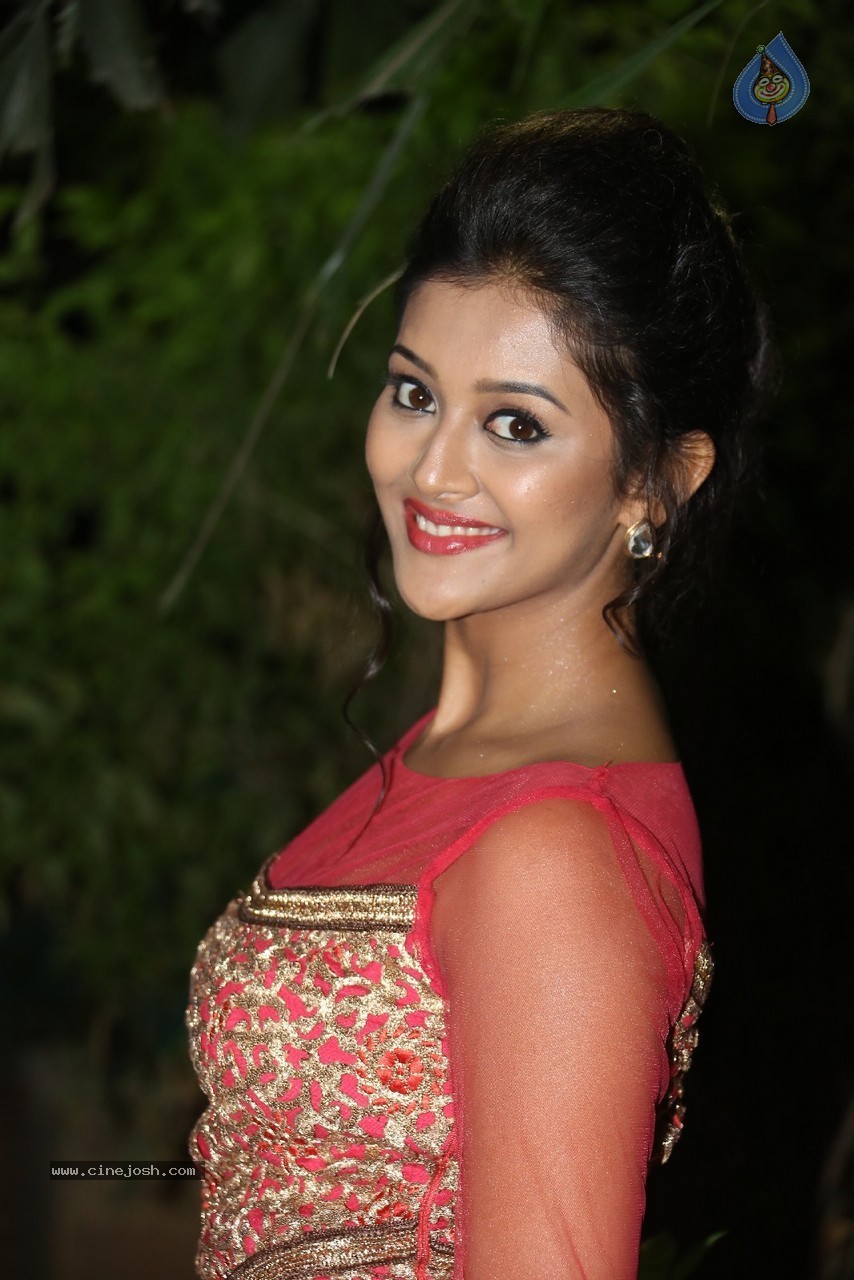 Pooja Jhaveri New Photos - 64 / 67 photos
