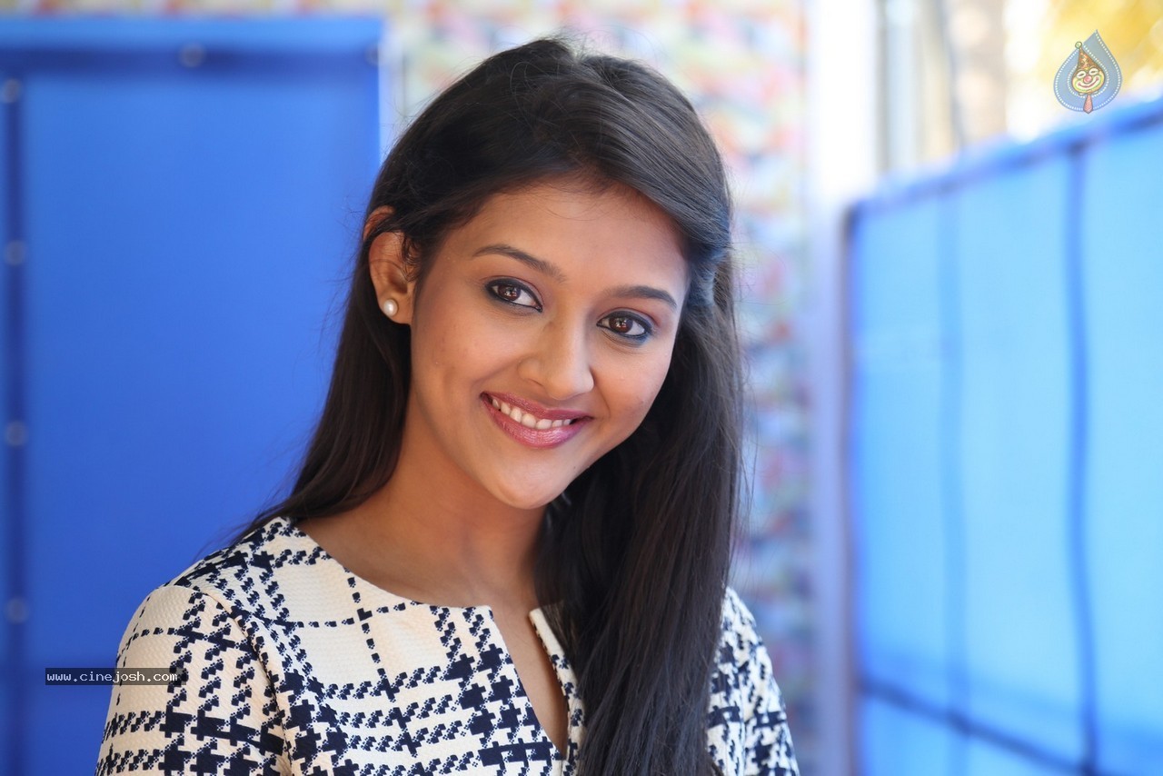 Pooja Jhaveri New Photos - 26 / 90 photos