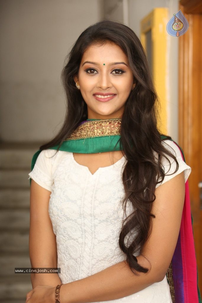 Pooja Jhaveri New Stills - 59 / 99 photos