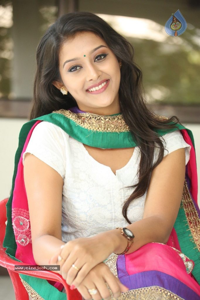 Pooja Jhaveri New Stills - 60 / 99 photos