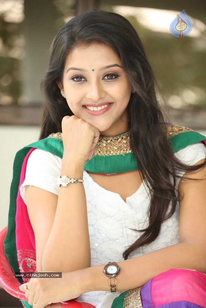Pooja Jhaveri New Stills - 81 / 99 photos