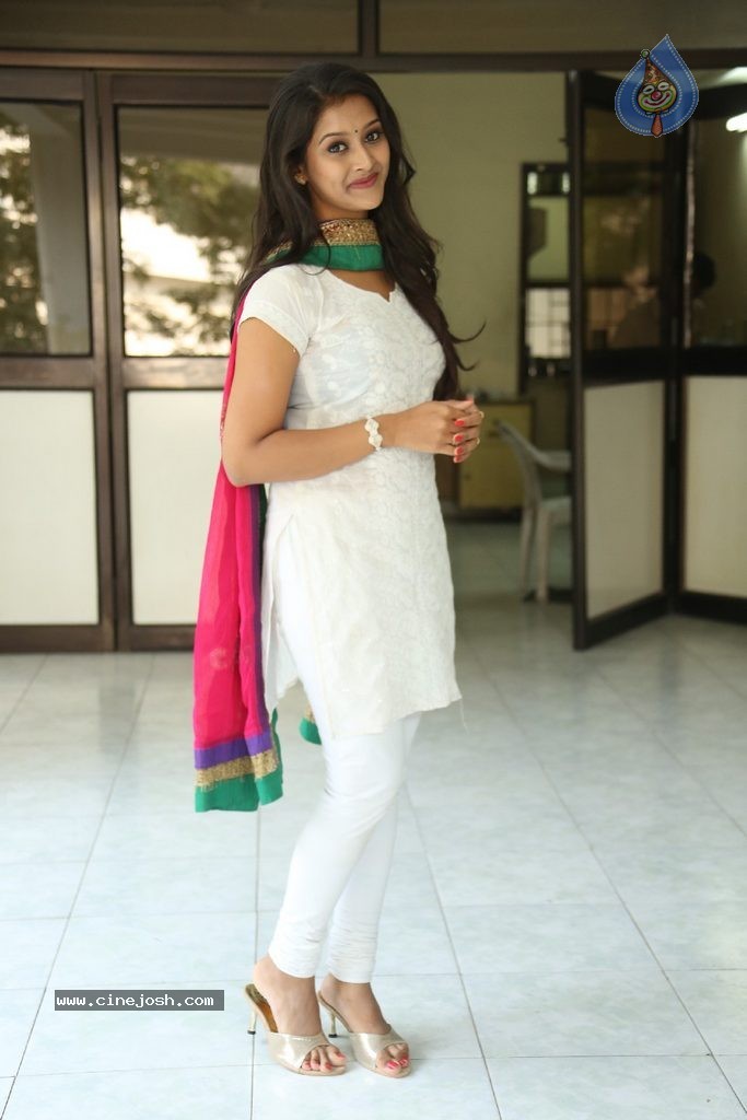 Pooja Jhaveri New Stills - 85 / 99 photos