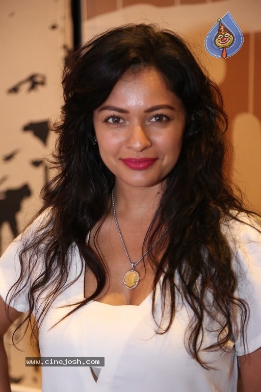 Pooja Kumar Gallery - 1 / 42 photos