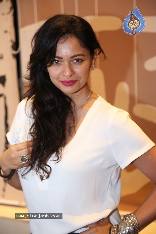 Pooja Kumar Gallery - 7 / 42 photos