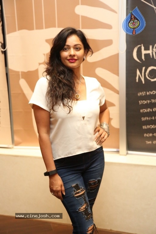 Pooja Kumar Gallery - 24 / 42 photos