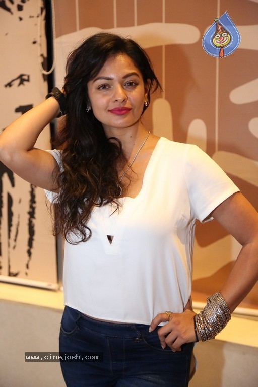 Pooja Kumar Gallery - 25 / 42 photos