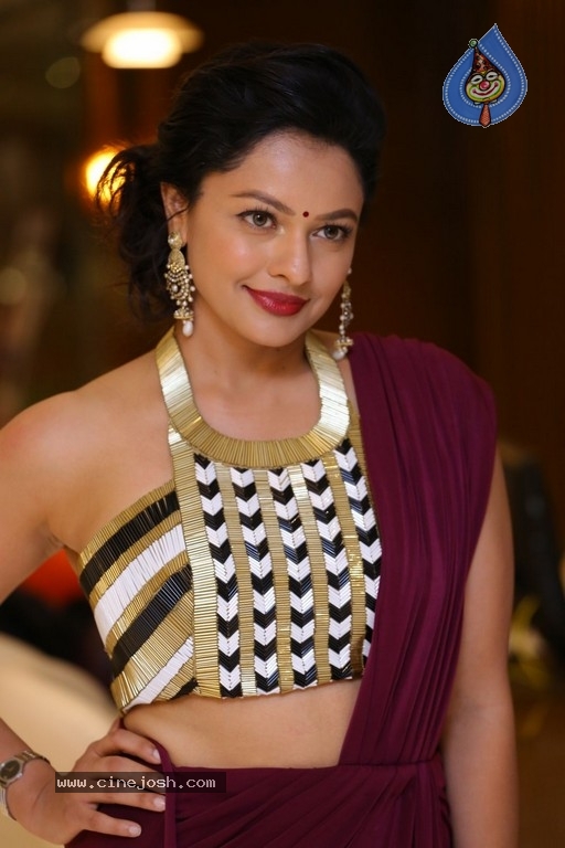 Pooja Kumar New Photos - 5 / 42 photos
