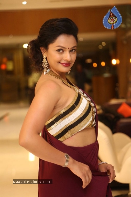 Pooja Kumar New Photos - 23 / 42 photos
