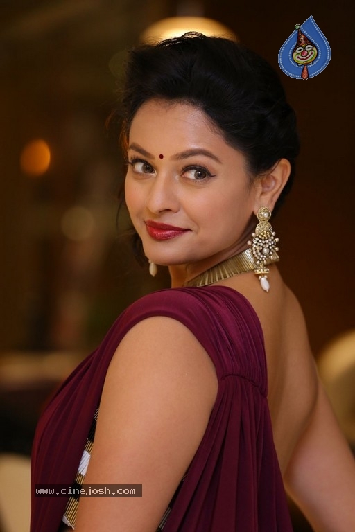 Pooja Kumar New Photos - 31 / 42 photos