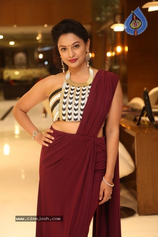 Pooja Kumar New Photos - 37 / 42 photos