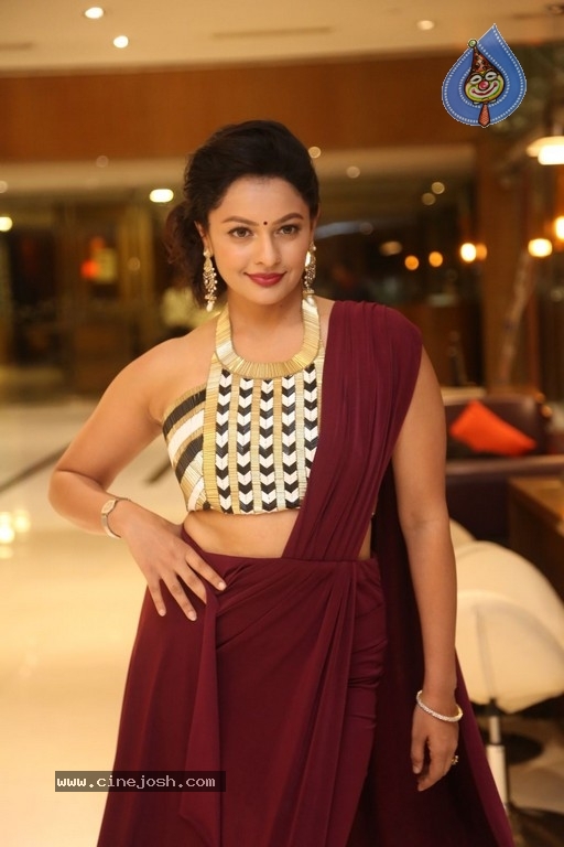 Pooja Kumar New Photos - 39 / 42 photos