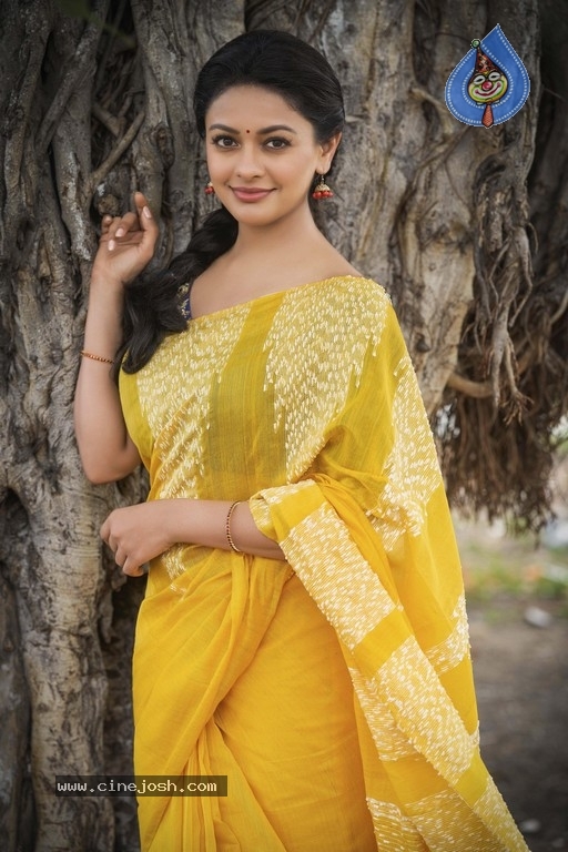 Pooja Kumar Stills - 2 / 6 photos