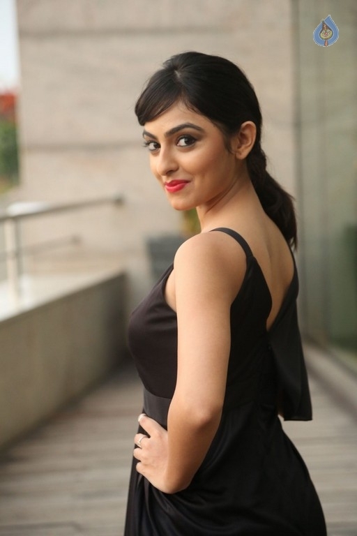 Pooja New Stills - 4 / 35 photos