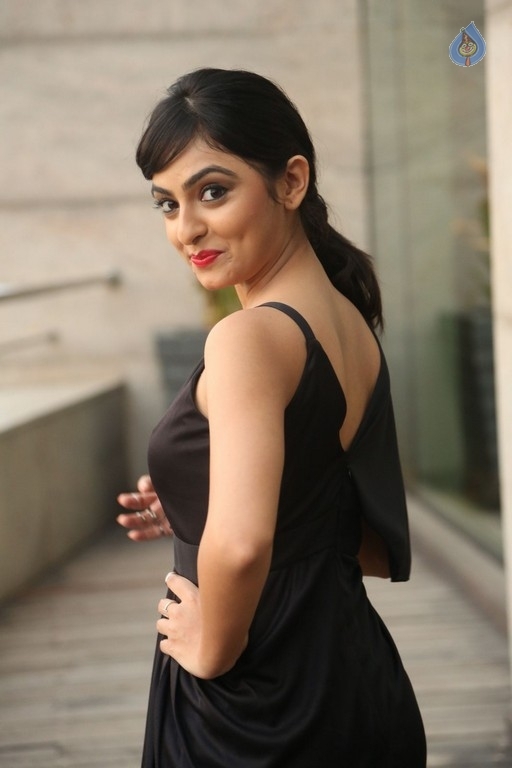 Pooja New Stills - 28 / 35 photos