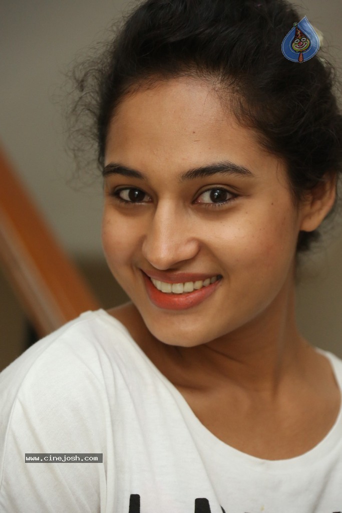 Pooja Ramachandran New Stills - 19 / 83 photos