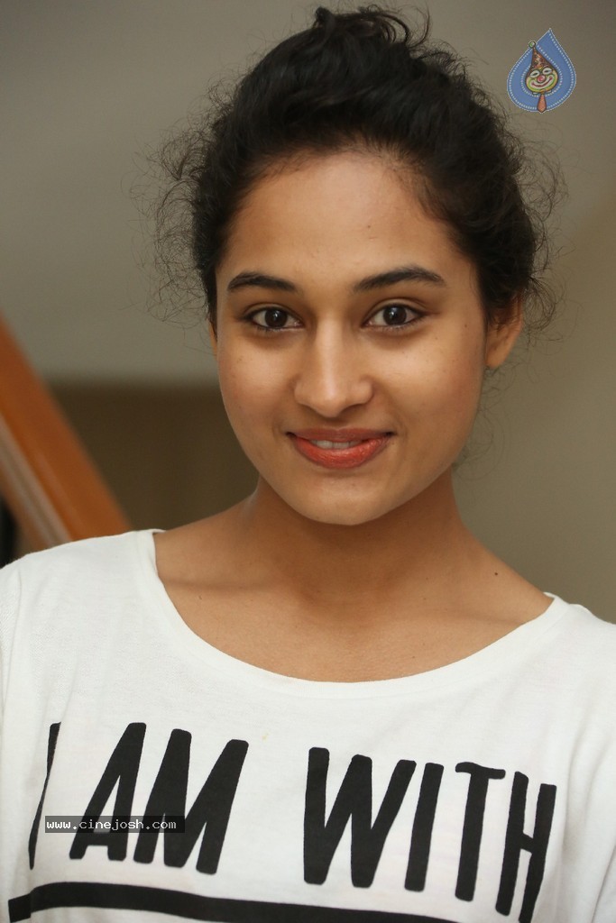 Pooja Ramachandran New Stills - 23 / 83 photos