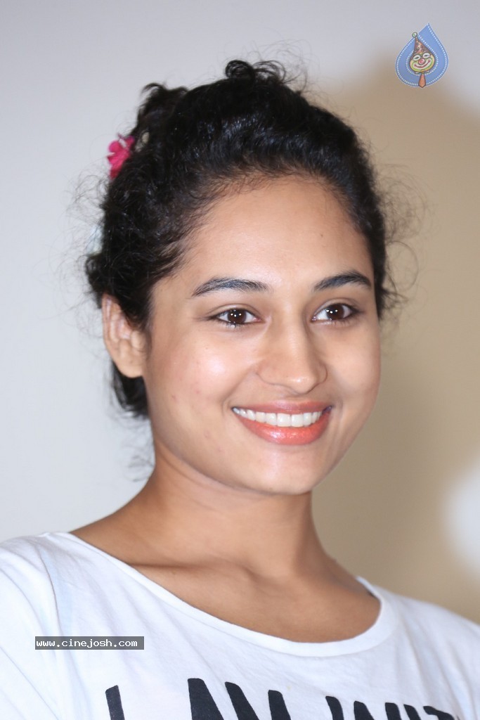 Pooja Ramachandran New Stills - 27 / 83 photos