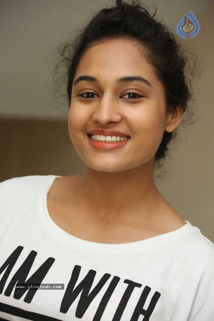Pooja Ramachandran New Stills - 36 / 83 photos